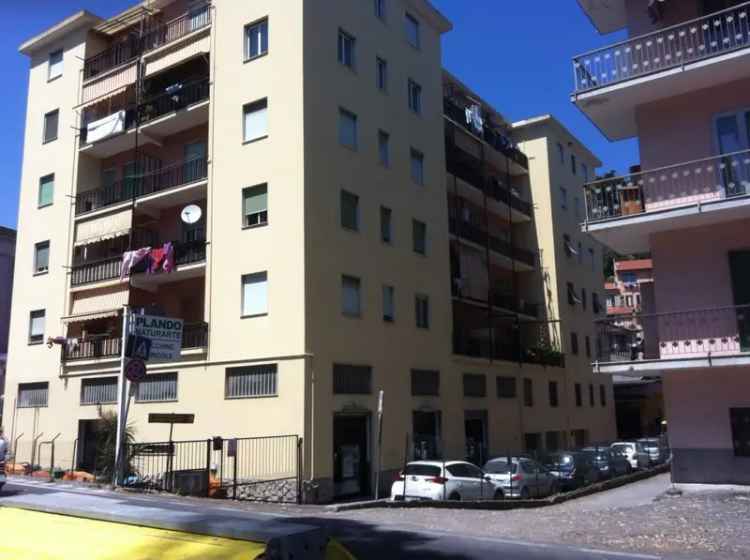 Appartamento in Via argine sinistro, Imperia, 5 locali, 1 bagno