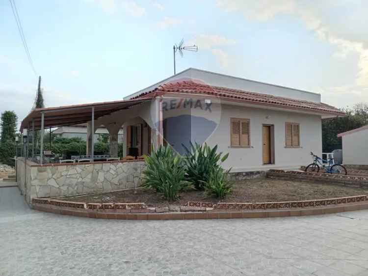 Villa in Via Isole delle molucche, Siracusa, 2 locali, 3 bagni, 200 m²