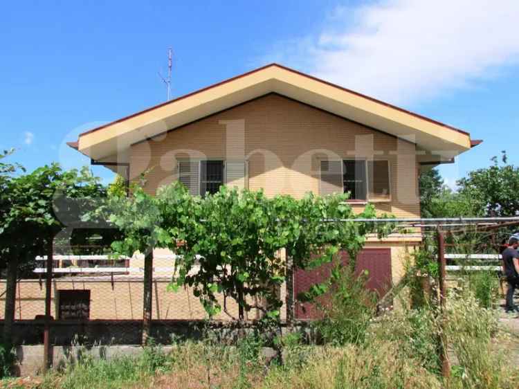 Villa singola in Via Dell'irto, 136, Sermoneta (LT)