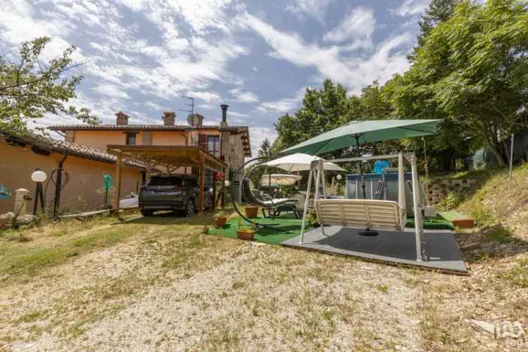 Vendita rustico 8 locali di 355 m² in Camerino (62032) - 99689 - iad