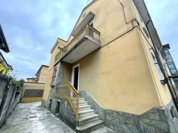 Casa Indipendente in Via Donizetti, 20, Pioltello (MI)