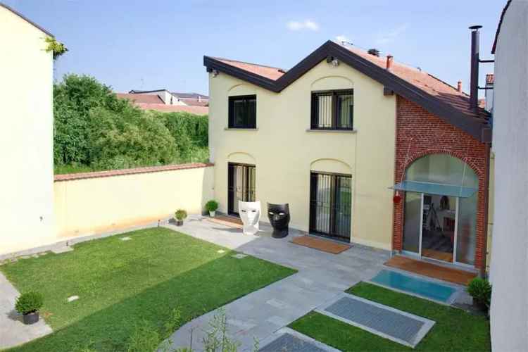 Villa in Via Filippo Carcano, Desio, 3 bagni, con box, 600 m²