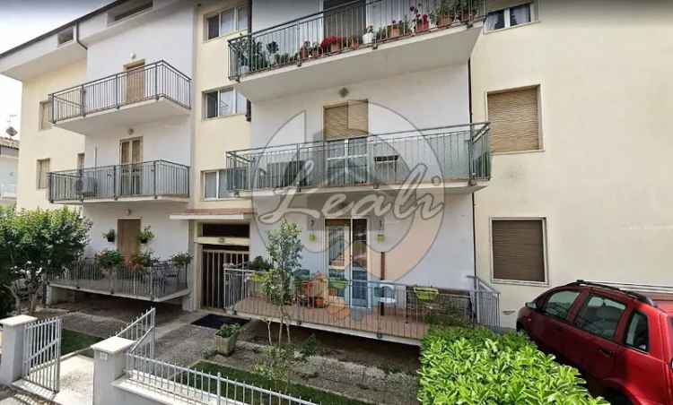 Appartamento in VIA ENRICO MATTEI, Castelraimondo, 5 locali, 2 bagni