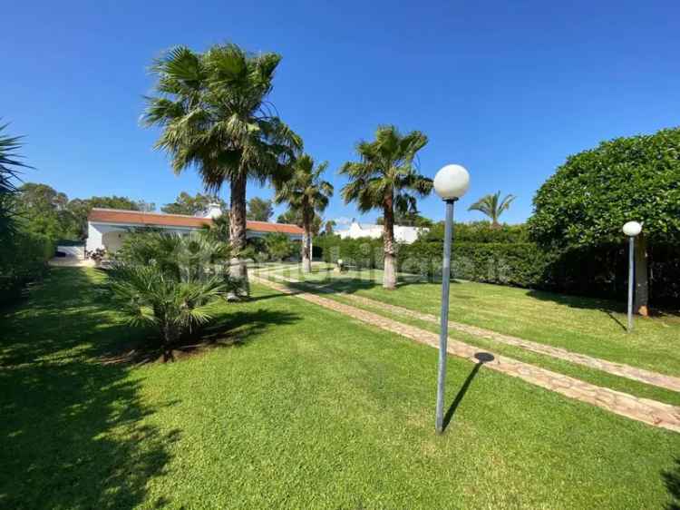 Villa bifamiliare via Carolina, Ostuni Costa, Ostuni