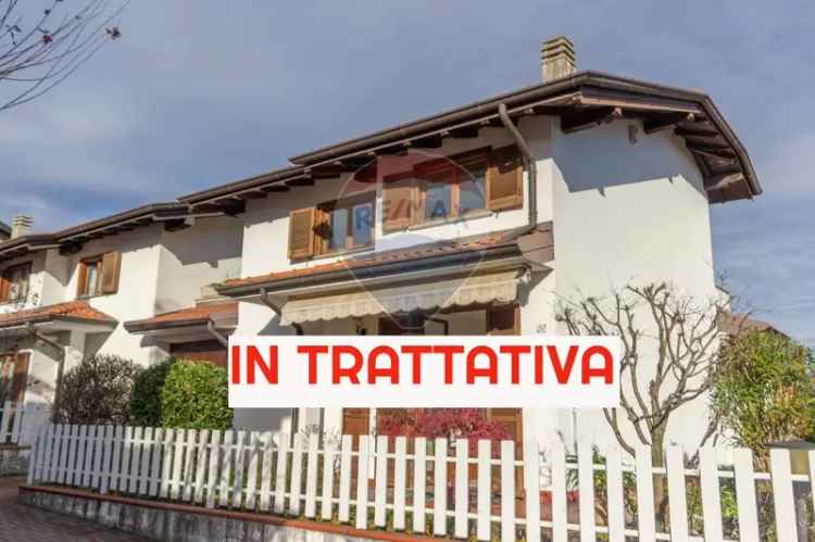 Villa in Via Pietro Nenni, Biandronno, 3 locali, 2 bagni, con box