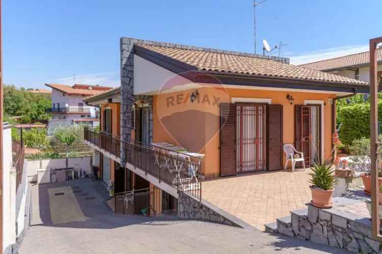 Villa in Via Roma, Mascalucia, 7 locali, 3 bagni, giardino privato