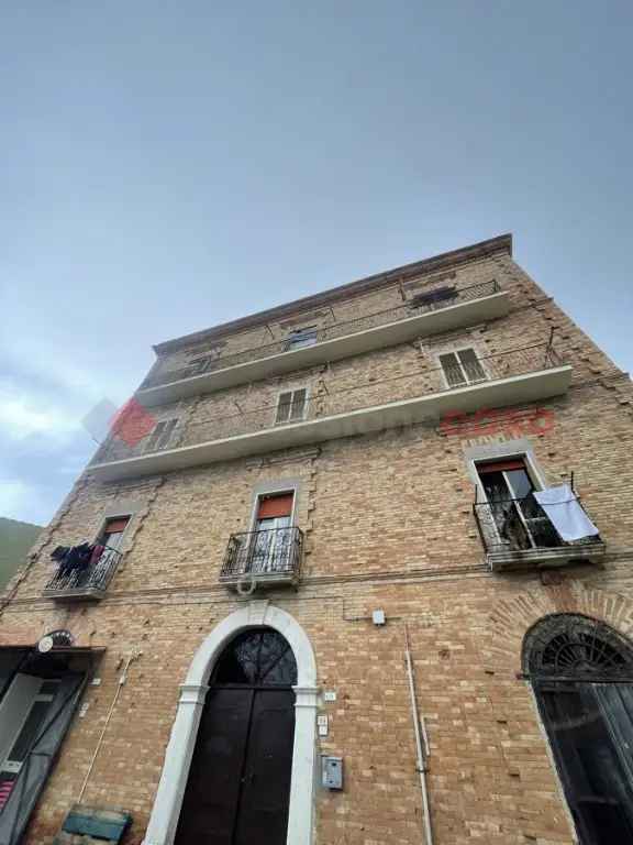 Appartamento in Liberato Saltarelli, Minturno, 5 locali, 1 bagno