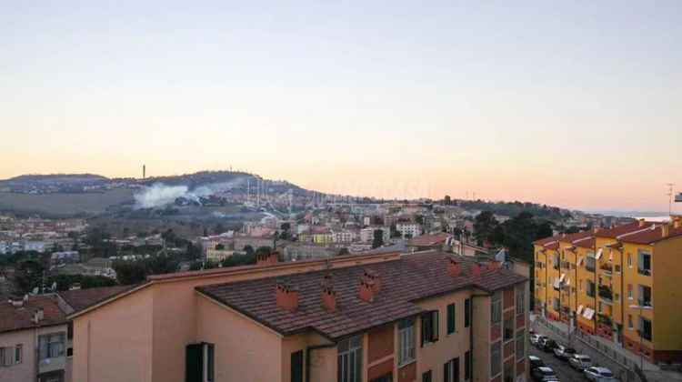 Quadrilocale via Camerano, Le Grazie, Ancona