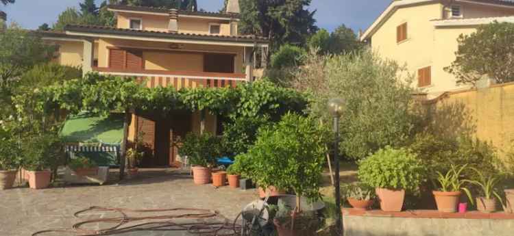 Villa in VIA GARIBALDI, Pontassieve, 6 locali, 3 bagni, 220 m²