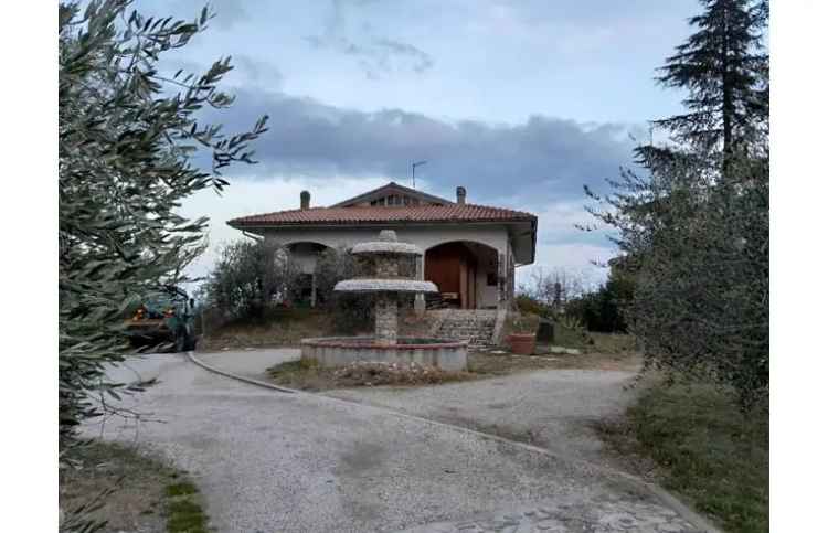 Casa indipendente in vendita a Borghi