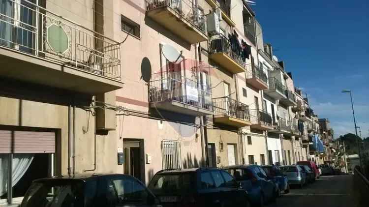 Appartamento in VIA RAGUSA, Caltagirone, 6 locali, 2 bagni, 140 m²