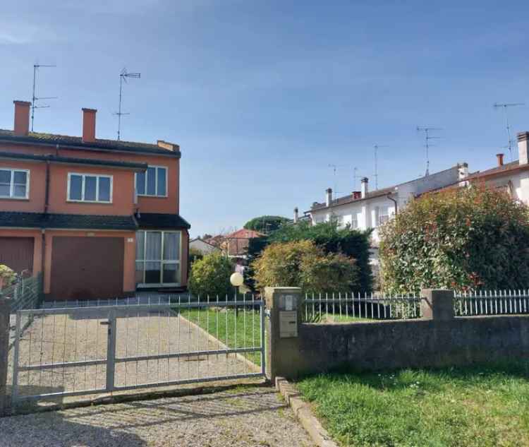 Villa a schiera in VIA ALDO MORO, Jolanda di Savoia, 4 locali, 2 bagni