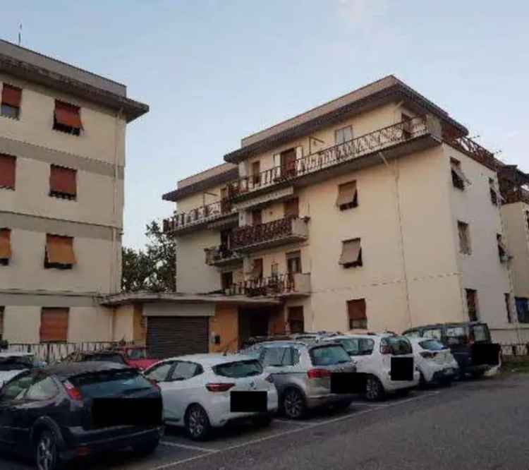 Appartamento in Piazza Walter, Reggello, 6 locali, 109 m² in vendita