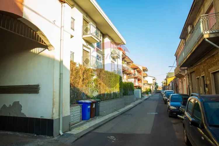 Quadrilocale via San Vincenzo 64, Fiumefreddo di Sicilia