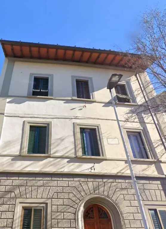 Villetta bifamiliare in Viale Corsica, Firenze, 6 locali, 113 m²