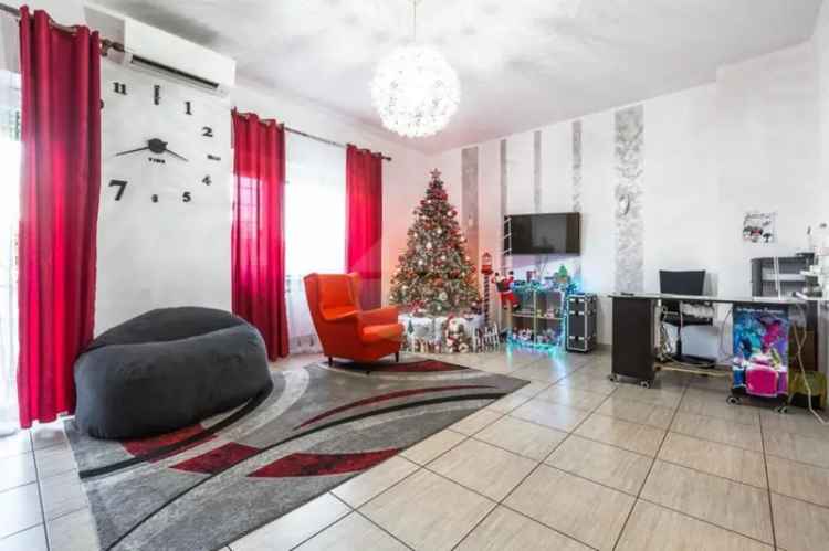 Appartamento in VIA ROVATO, Roma, 5 locali, 2 bagni, 130 m², 1° piano