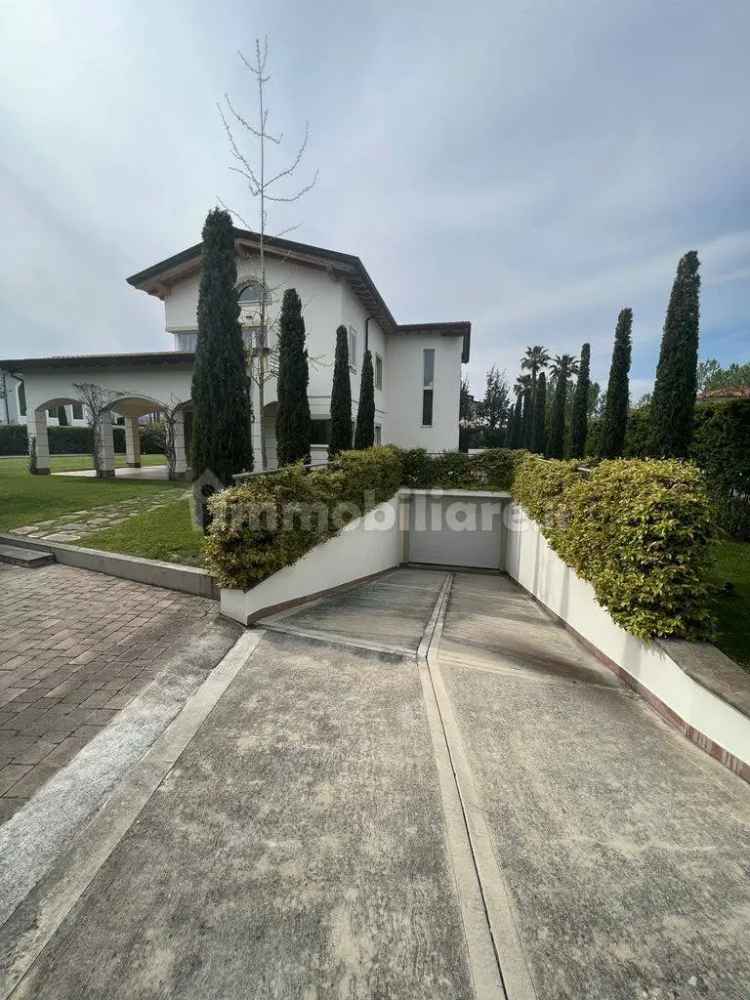 Villa unifamiliare via Padre Ignazio da Carrara, Vittoria Apuana, Forte dei Marmi