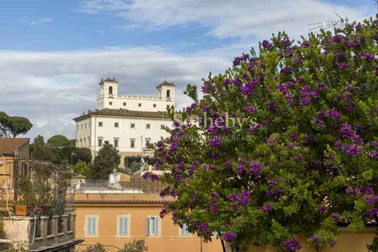 Impareggiabile attico nel Tridente romano