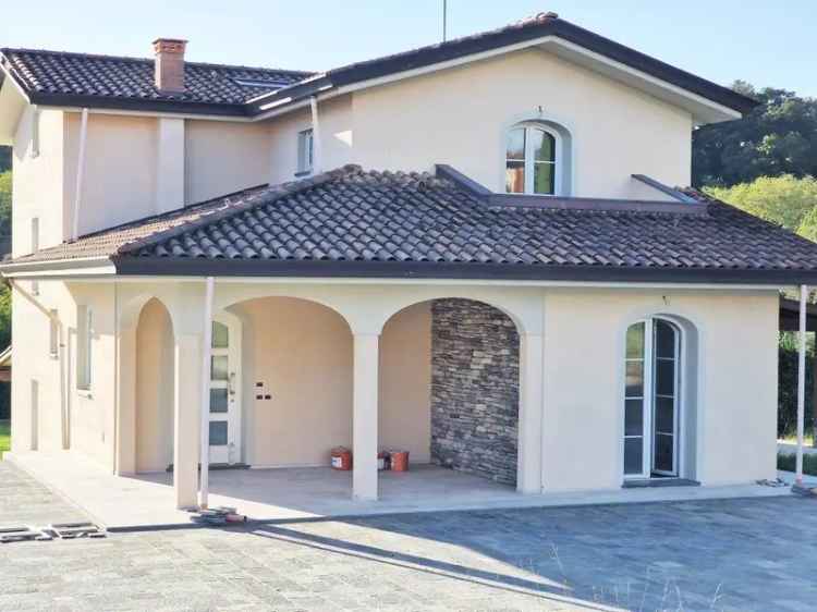 Villa in Via di s.gennaro, Capannori, 8 locali, 3 bagni, 251 m²