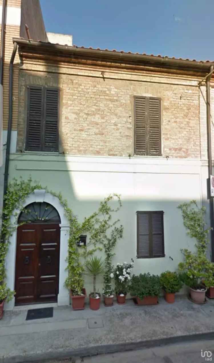 Vendita casa 8 locali di 118 m² in Porto San Giorgio (63822) - 65706 - iad