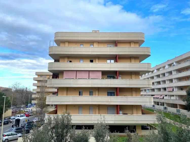 Appartamento in Viale Giorgio De Chirico, Roma (RM)