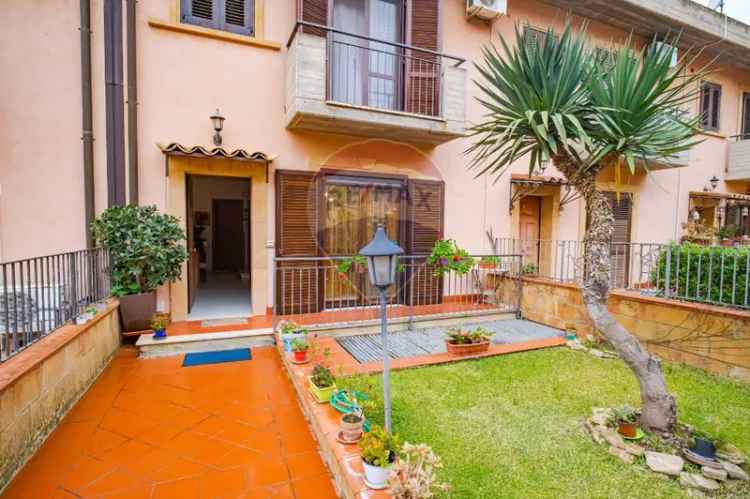 Villa a schiera in Via Silvio Milazzo, Caltagirone, 8 locali, 2 bagni