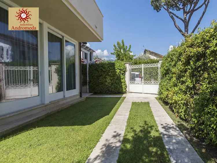 Villa unifamiliare via Amilcare Ponchielli, Centro, Forte dei Marmi