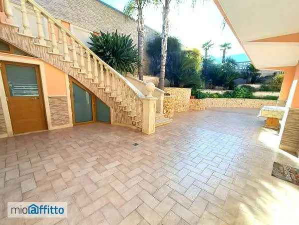 Villa In Affitto in Bari, Puglia