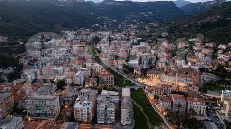 Appartamento in Via Brunenghi, Finale Ligure (SV)