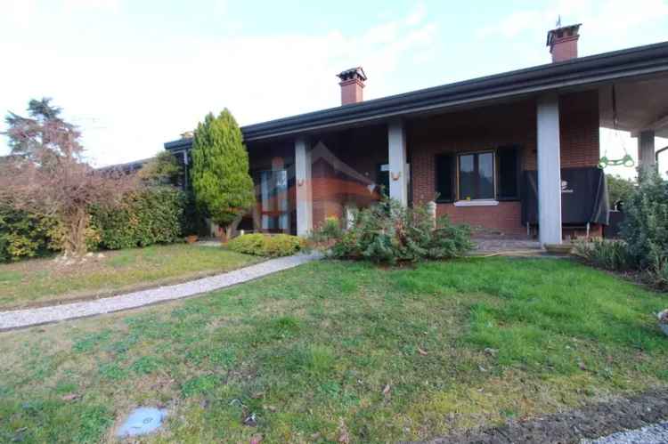 Villa in Strada Paglioni, Portomaggiore, 5 locali, 2 bagni, con box