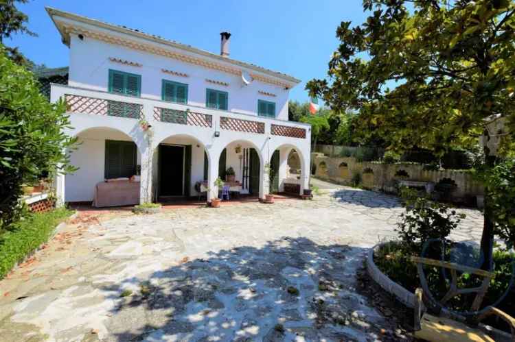 Villa singola in Strada Maddalena, Moncalieri, 6 locali, 3 bagni