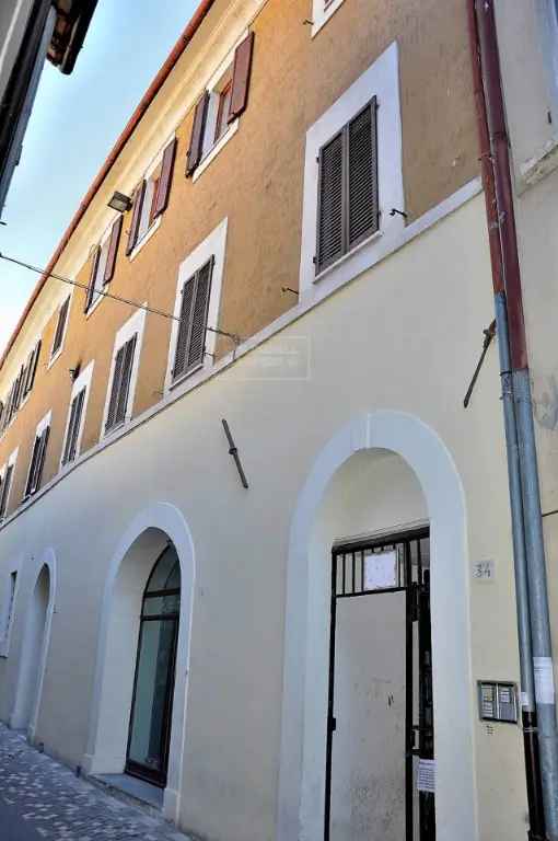 Appartamento in Via pignattara, Foligno, 5 locali, 1 bagno, con box