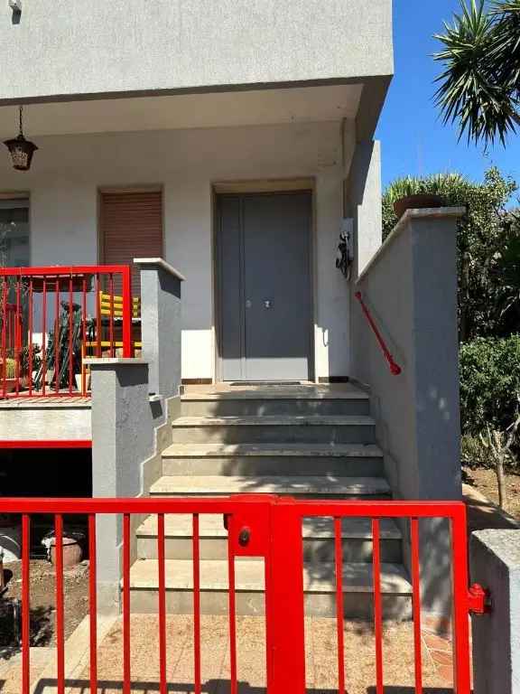 Villa a schiera in Via Conte Giusso 19, Bari, 7 locali, 3 bagni