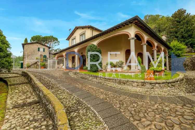 Villa plurifamiliare via Campiglia 3, Centro, Bagni di Lucca