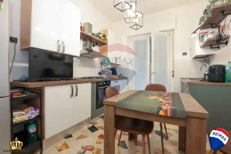 Appartamento in Via Natale Gallino, Genova, 5 locali, 1 bagno, 78 m²