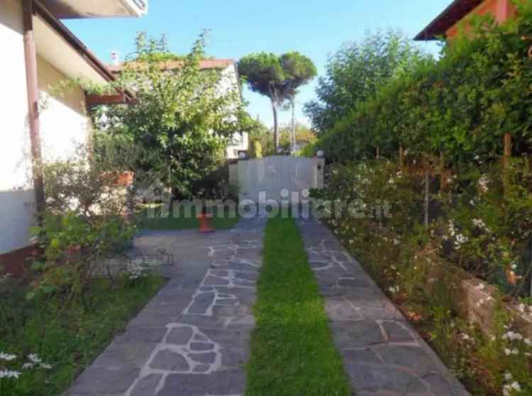 Villa unifamiliare via della Barbiera, Roma Imperiale, Forte dei Marmi