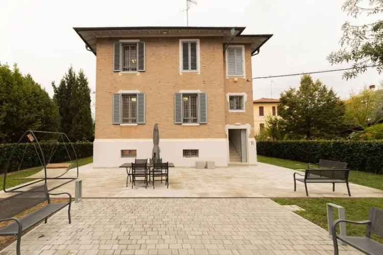 Villa in Via Bonasia 26 26, Modena, 11 locali, 2 bagni, 182 m²