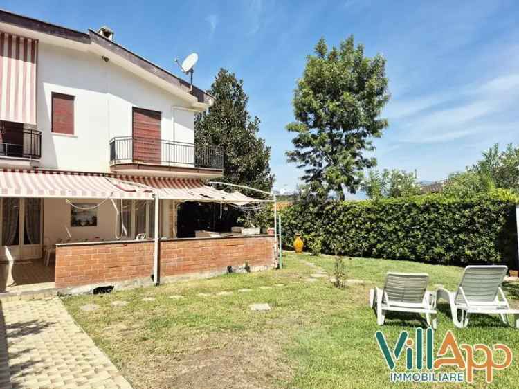 Villa in Viale delle Rose, Fondi, 6 locali, 1 bagno, giardino privato