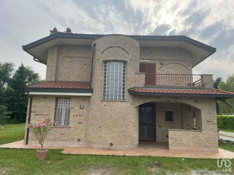 Locazione villa Bifamiliare 4 locali di 162 m² in Nova Milanese (20834) - 127984 - iad