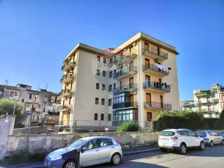 Appartamento in VIA MASANIELLO, Catania, 6 locali, 1 bagno, 127 m²