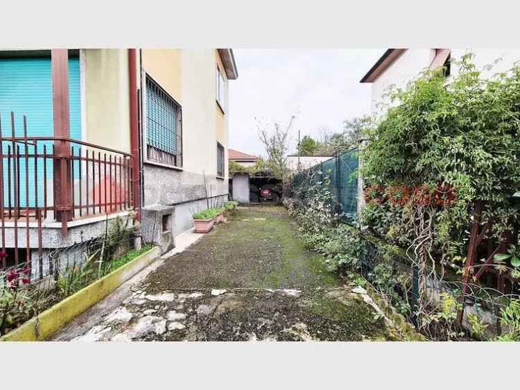 Casa Indipendente in vendita  a Desio