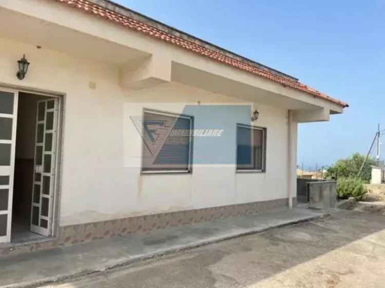 Villa in Via Mascagni, Melilli, 8 locali, aria condizionata in vendita