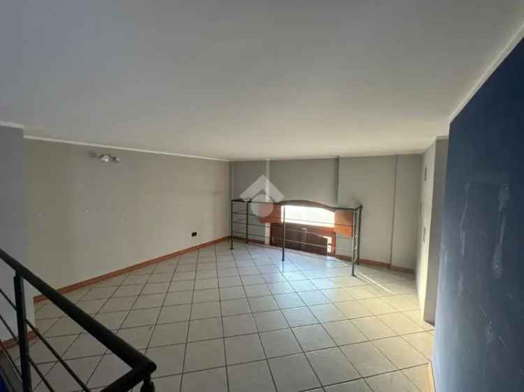 Loft in Vendita Oleggio: Trilocale vicino al centro