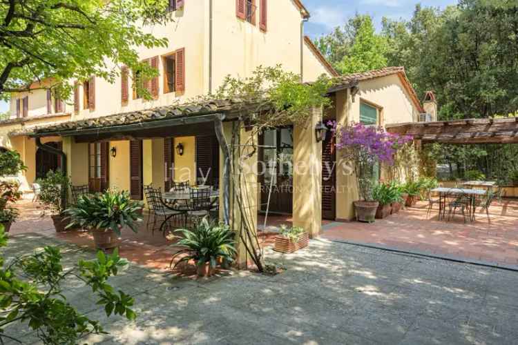 Splendida proprietà tra le verdi colline di Pescia