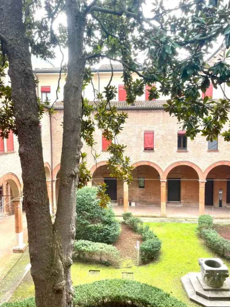 Quadrilocale piazzetta Sant'Anna 10, Centro Storico, Ferrara