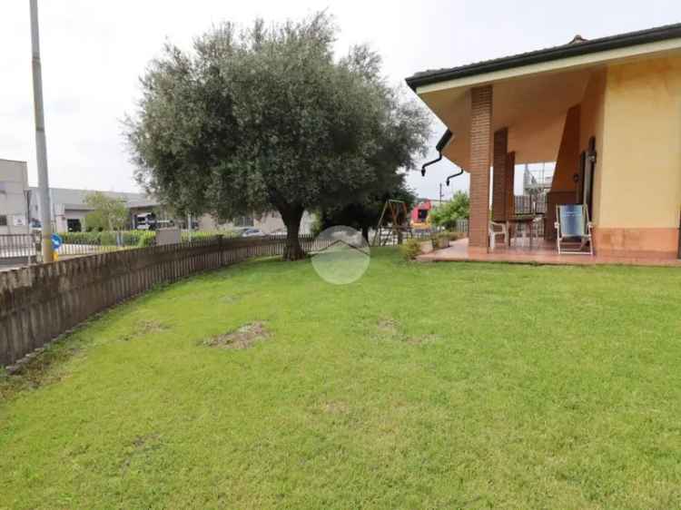 Villa bifamiliare via Divisione Acqui 26, San Giorgio Bigarello