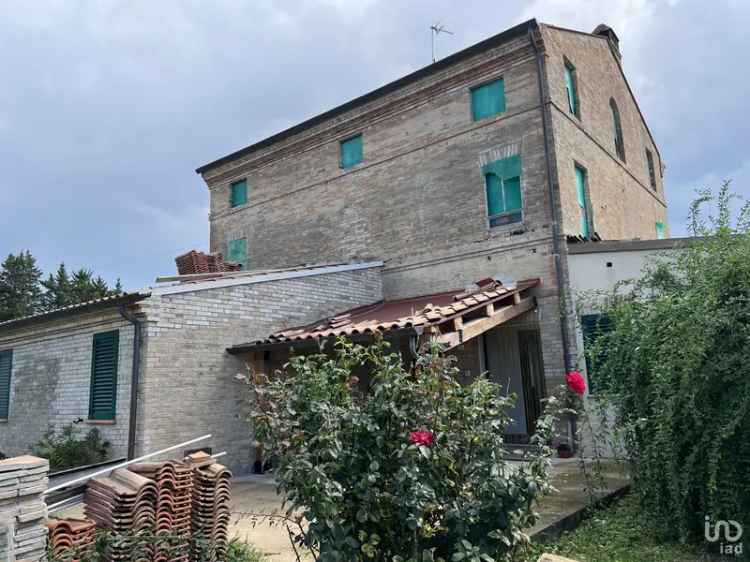 Vendita casa indipendente 10 locali di 240 m² in Fermo (63900) - 82021 - iad