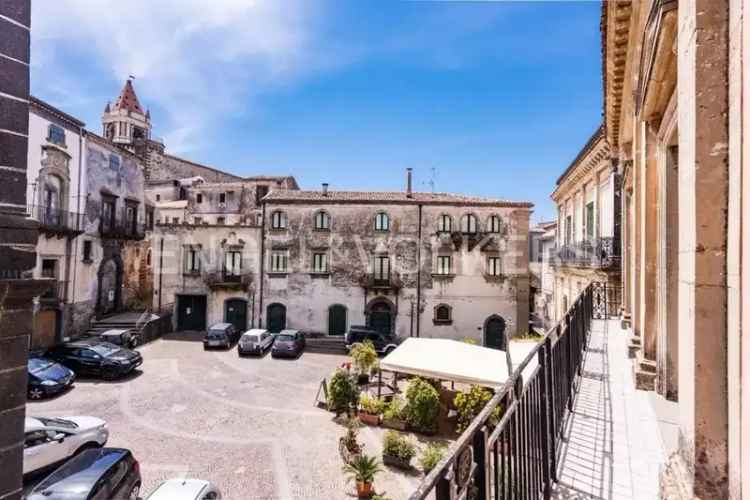 Terratetto unifamiliare piazza Sant'Antonio 5, Centro, Castiglione di Sicilia