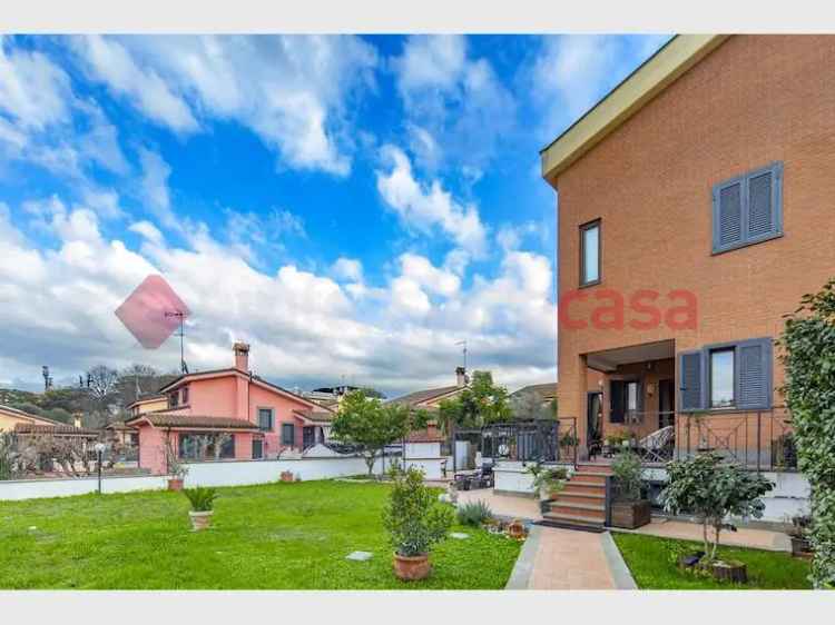 Villa a schiera in vendita  a Roma