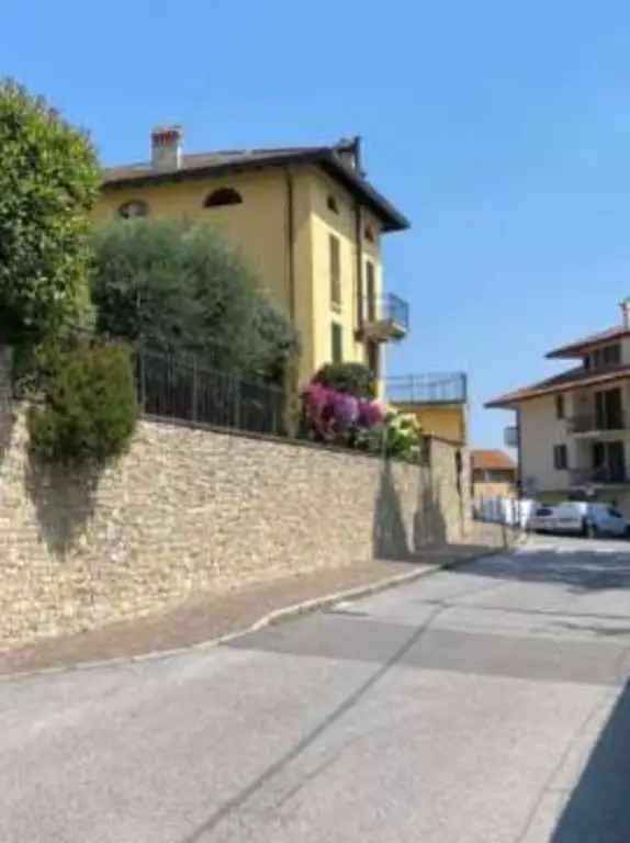 Appartamento in Piazza Risorgimento, Galbiate, 6 locali, 122 m²